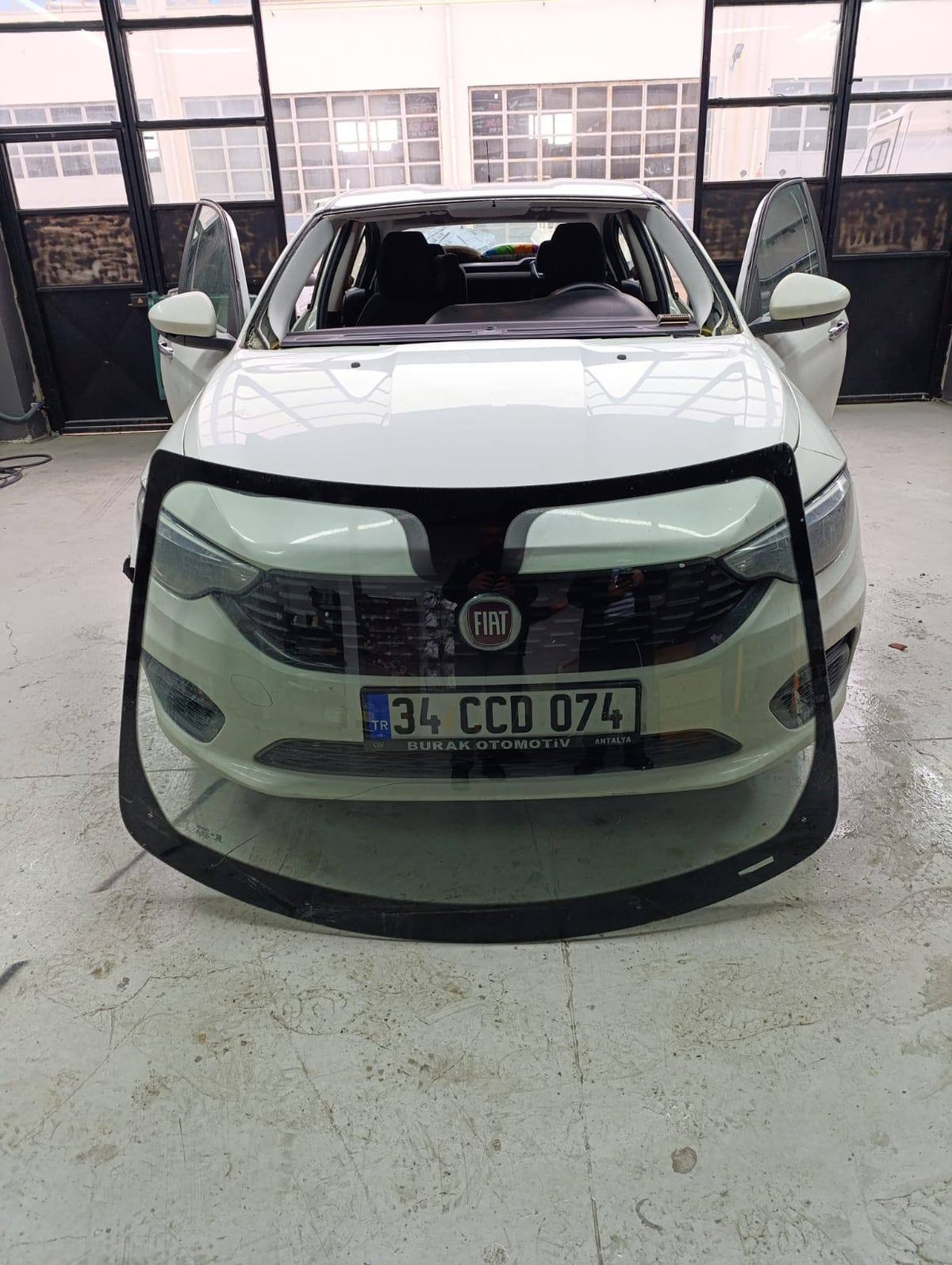 Fiat Egea ön cam değişimi, Silivri Yüksel Oto Cam